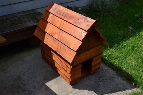 types of dog house roof